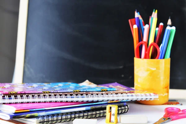 School supplies on a table — Stock Photo, Image
