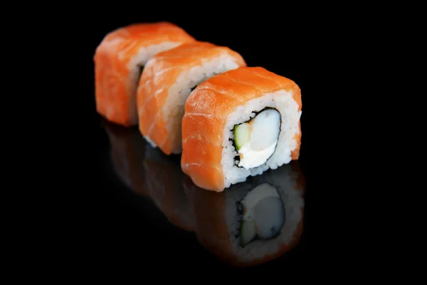 Deliciosos rolos de sushi — Fotografia de Stock