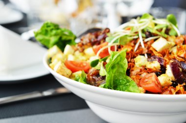 Tabakta lezzetli salata