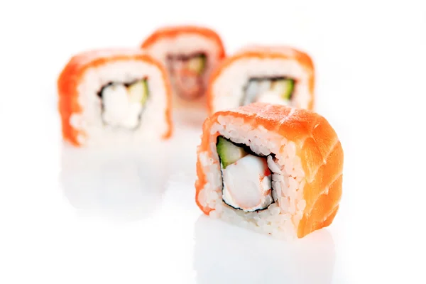 Sushi med lax på vit bakgrund — Stockfoto
