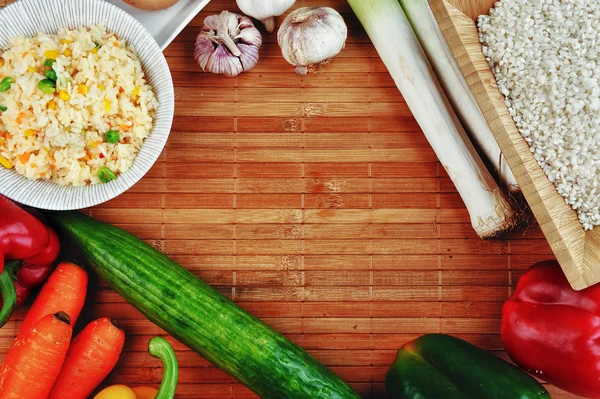 Witte rijst en verscheidenheid van groenten — Stockfoto