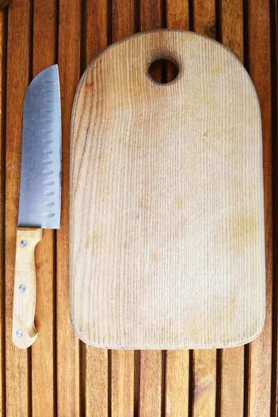 Vágódeszkát és kést — Stock Fotó