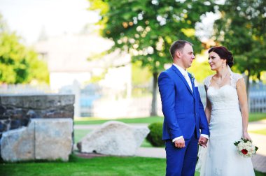 Güzel genç damat ve gelin