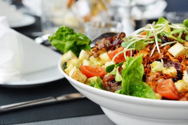 Taze ve lezzetli salata.