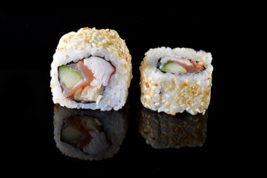 lezzetli suşi rulo