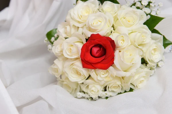 Bride's  bouquet  of roses — Stock Photo, Image