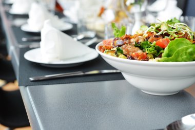 Taze ve lezzetli salata.