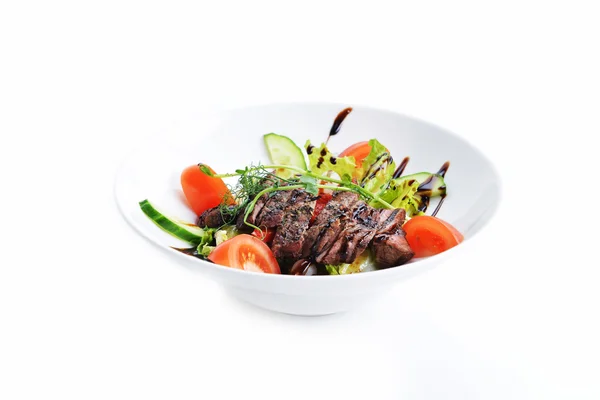 Sallad på grönsaker och kött — Stockfoto