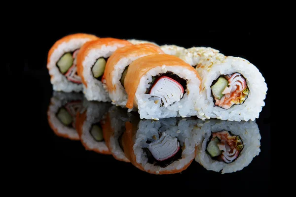 Deliciosos rolos de sushi — Fotografia de Stock