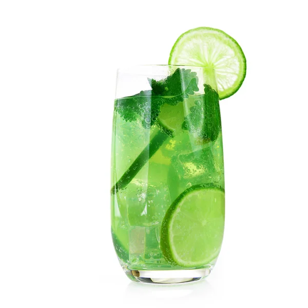 Frischer Cocktail ins Glas — Stockfoto