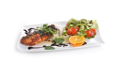 kızarmış balık ve pirinç