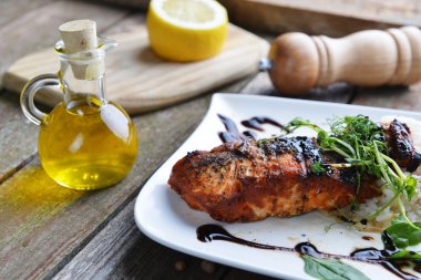 kızarmış balık ve pirinç