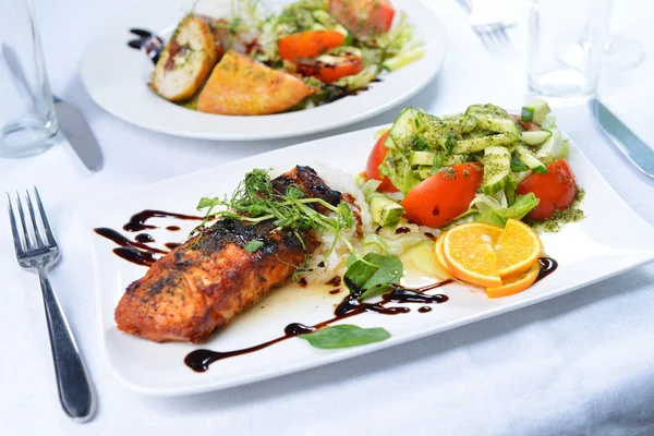 Peixes e arroz torrados — Fotografia de Stock