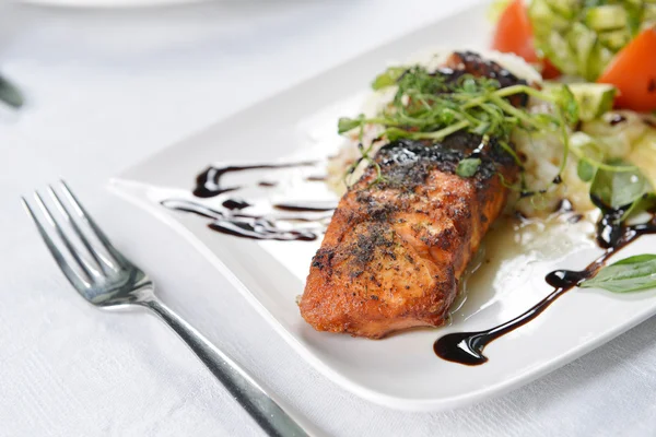 Peixes e arroz torrados — Fotografia de Stock