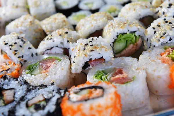 Heerlijke sushi rolt — Stockfoto