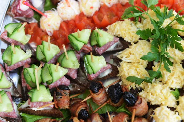 Fisch-Fleisch-Snack mit Gemüse — Stockfoto