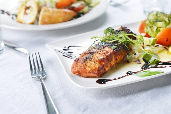 Peixes e arroz torrados — Fotografia de Stock