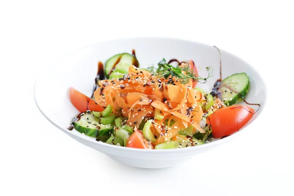 Salat aus Gemüse und Fleisch — Stockfoto