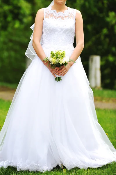 Mariée en robe blanche — Photo