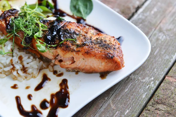 Peixes e arroz torrados — Fotografia de Stock