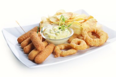 Lezzetli kızarmış balık ve patates