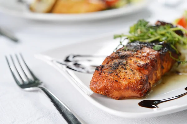 Peixes e arroz torrados — Fotografia de Stock