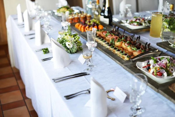 Wedding reception place ready for guests. — Stock Photo, Image