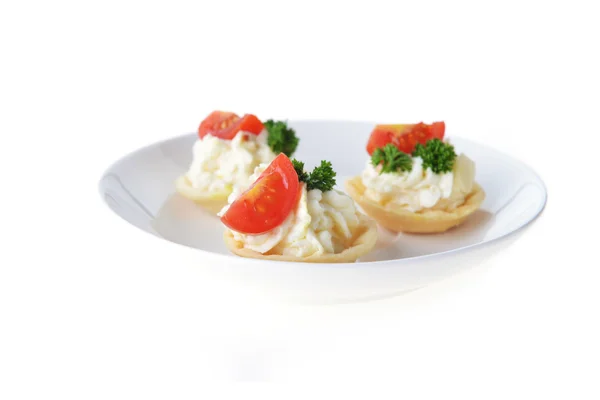 Tartlets met room en tomaat — Stockfoto