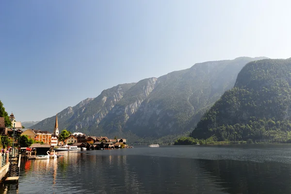 Village on lake shore — Stock Photo, Image