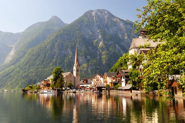 Village on lake shore — Stock Photo, Image