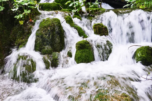 Красиві мальовничий водоспад — стокове фото