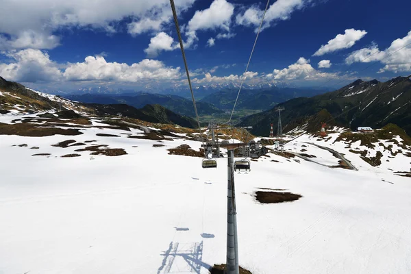 Schneebedeckte Berggipfel — Stockfoto