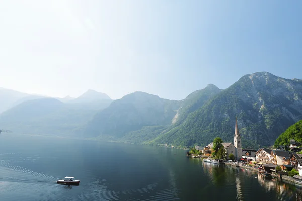 Village on lake shore — Stock Photo, Image