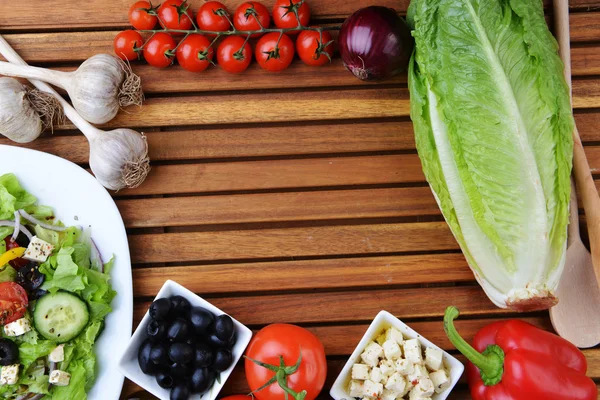 Légumes frais sur fond en bois — Photo