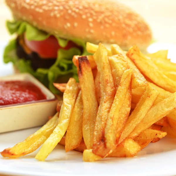 Tasty and appetizing hamburger — Stock Photo, Image