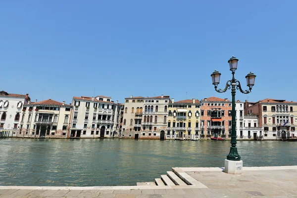 Casas históricas e canais de Veneza — Fotografia de Stock