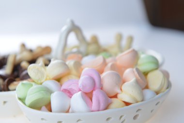 Meringues ve diğer kurabiye kase