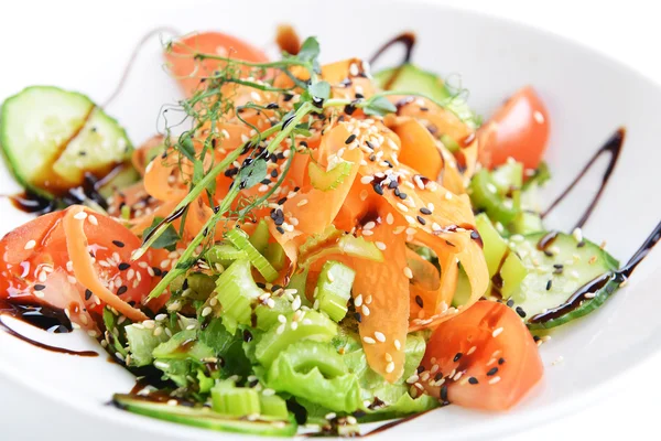 Salada de verduras e carne — Fotografia de Stock