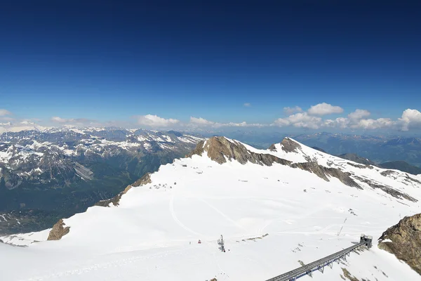 Bedekte bergtoppen — Stockfoto