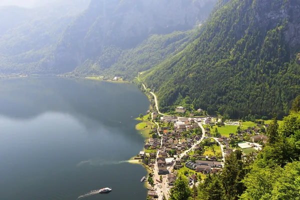 By vid sjöstranden — Stockfoto