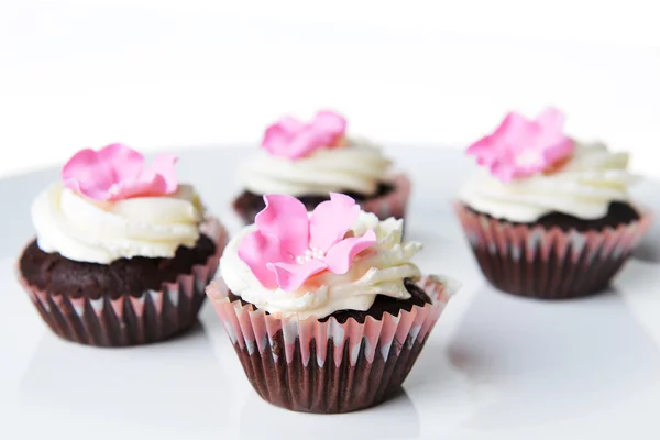 Cupcakes med söt grädde — Stockfoto