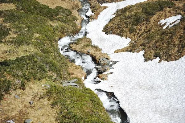 Bedekte bergtoppen — Stockfoto