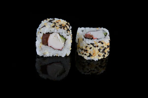 Deliciosos rolos de sushi — Fotografia de Stock