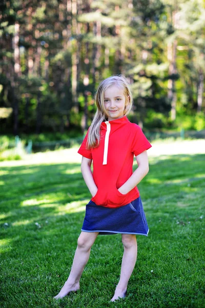 Girl standing on a lawn — Stock Photo, Image