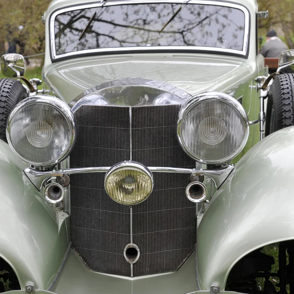 Oude Duitse auto vooraanzicht — Stockfoto