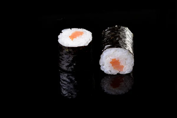 Heerlijke sushi rolt — Stockfoto