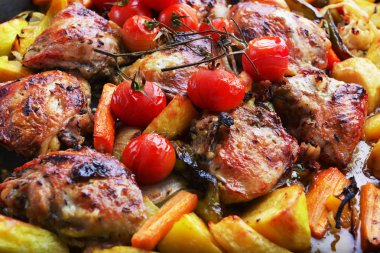 tavada tavuk ve sebze