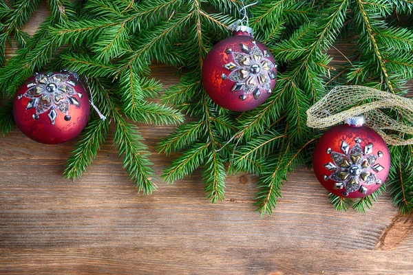 Fir tree met ballen — Stockfoto