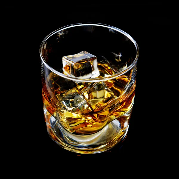 Whisky mit Eis im Glas — Stockfoto