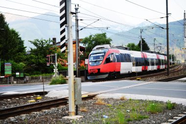 Elektrikli tren demiryolu